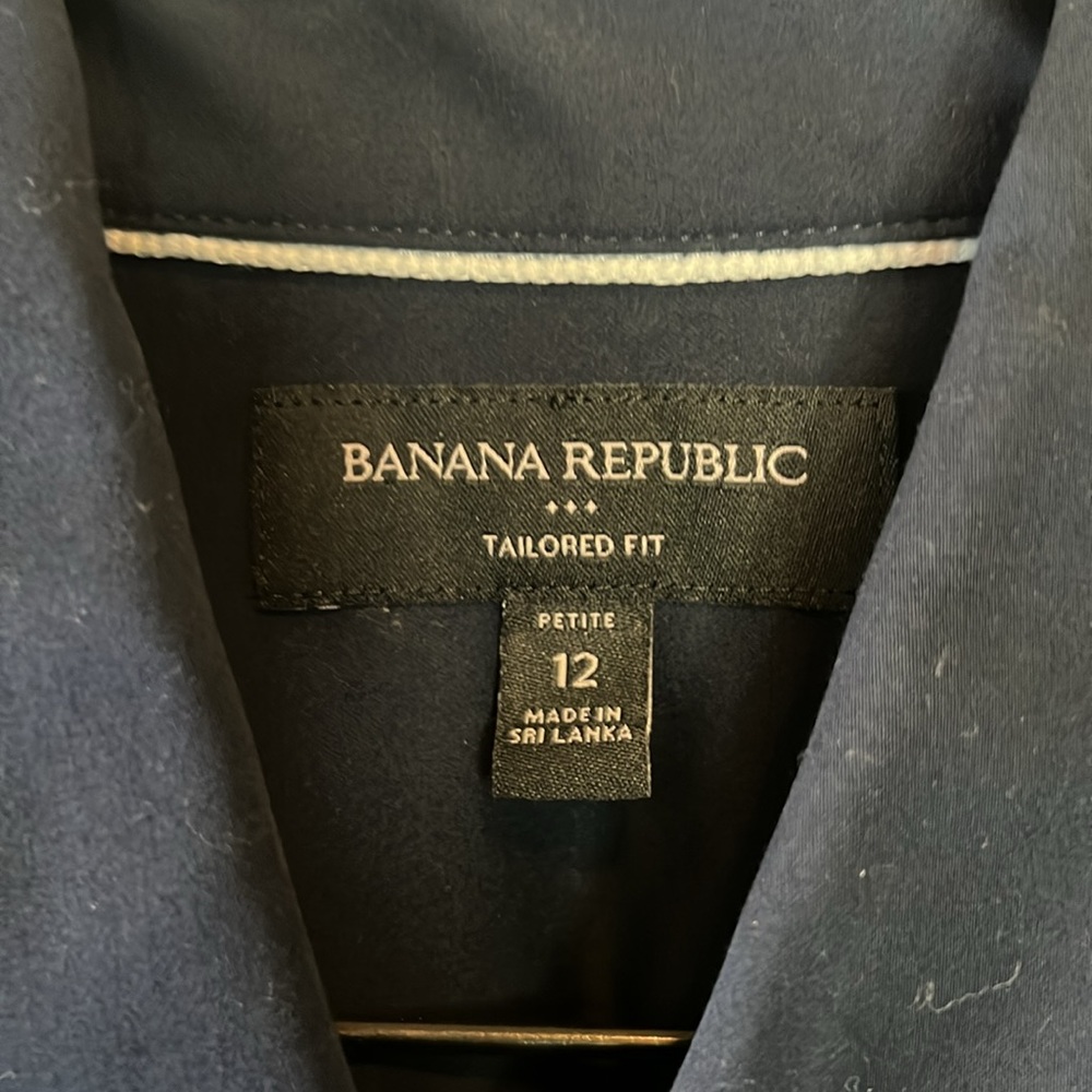 Banana Republic tailored fit petite size 12 navy blue button-down shirt - Picture 2 of 5